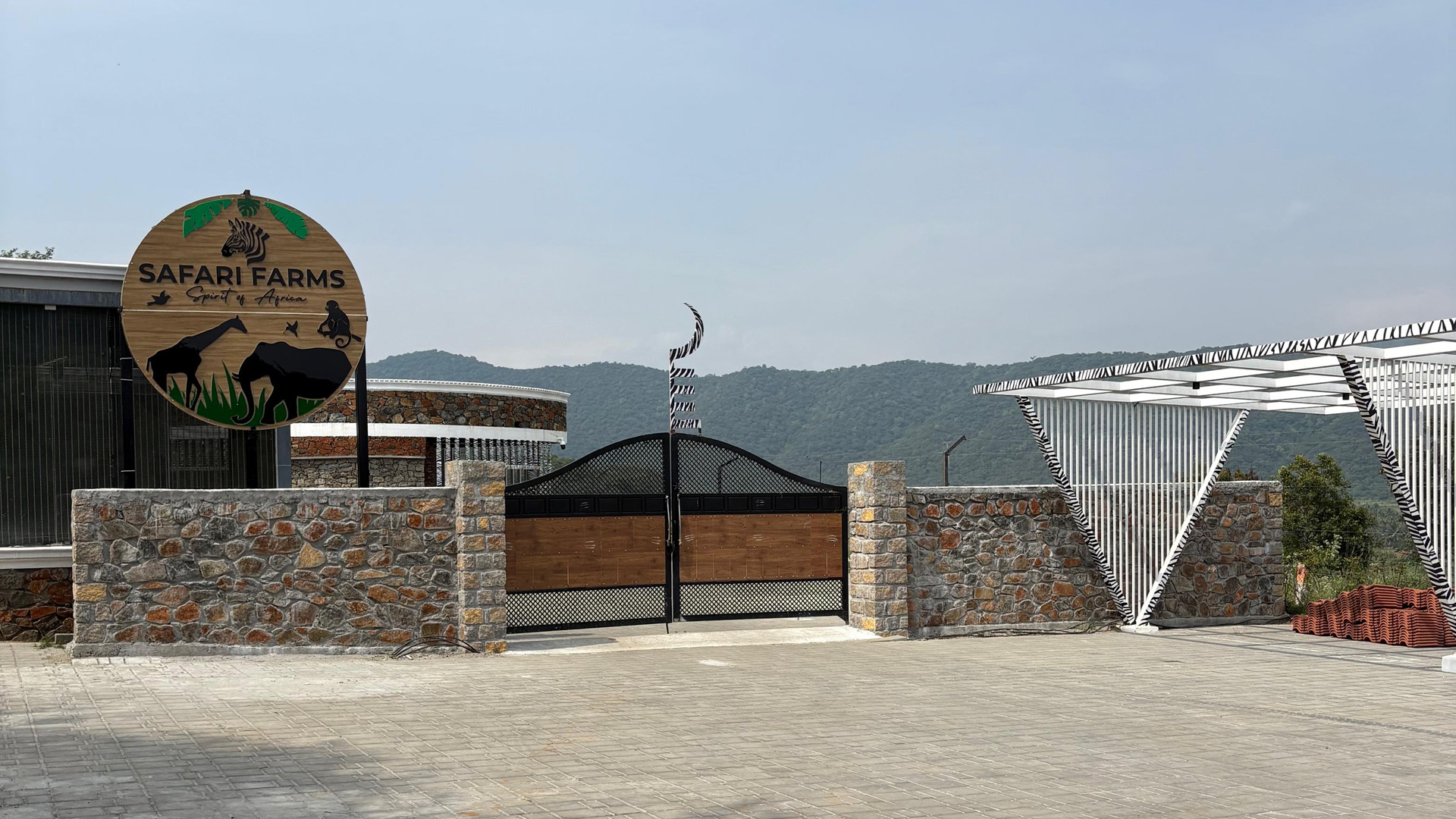 safari farms in velliangadu road